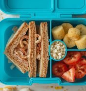 give the iamge of lunch box that is looking good and attractive in which have bread looking good